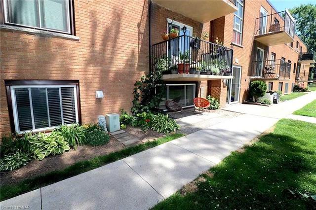 2 - 454 Carlton St, Condo with 2 bedrooms, 1 bathrooms and 1 parking in St. Catharines ON | Image 10