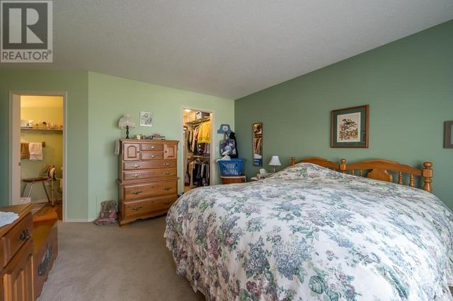 3 - 2022 Pacific Way, House attached with 3 bedrooms, 3 bathrooms and null parking in Kamloops BC | Image 7