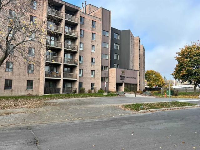 17 Eldon Hall Pl, Condo with 2 bedrooms, 1 bathrooms and 0 parking in Kingston ON | Image 8