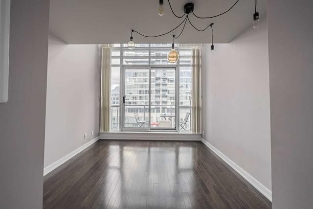 lph16 - 21 Nelson St, Condo with 1 bedrooms, 2 bathrooms and 2 parking in Toronto ON | Image 2