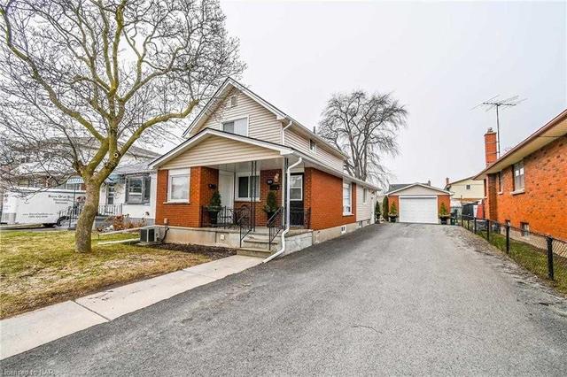 5271 Ottawa Ave, House detached with 2 bedrooms, 2 bathrooms and 7 parking in Niagara Falls ON | Card Image