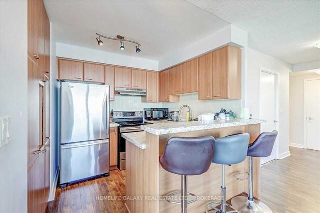 2603 - 38 Lee Center Dr, Condo with 2 bedrooms, 2 bathrooms and 1 parking in Toronto ON | Image 3