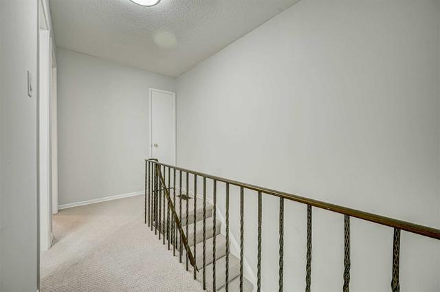 67 Dawson Cres, Townhouse with 3 bedrooms, 2 bathrooms and 2 parking in Brampton ON | Image 11