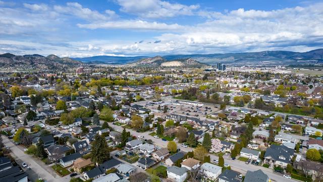 2238 - 2240 Aberdeen Street, House detached with 4 bedrooms, 2 bathrooms and 4 parking in Kelowna BC | Image 37
