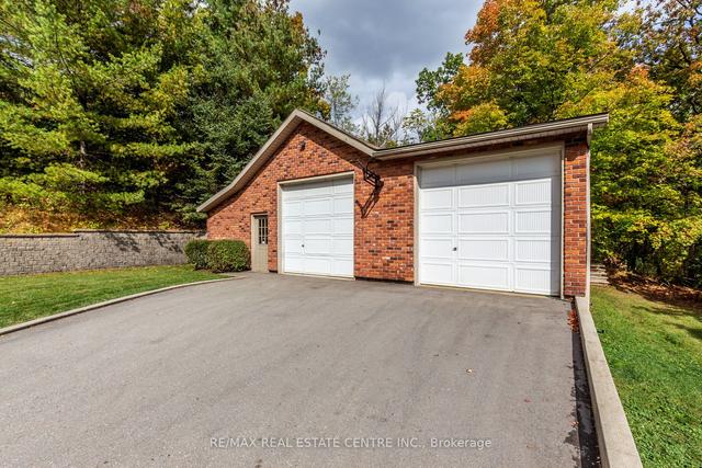 1811 Old Waterdown Rd, House detached with 4 bedrooms, 3 bathrooms and 16 parking in Burlington ON | Image 30