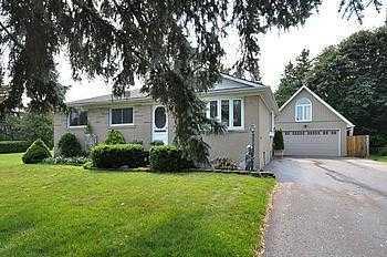 86 Lynwood Cres, House detached with 3 bedrooms, 2 bathrooms and 6 parking in King ON | Image 1