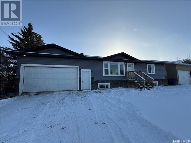 904 P Avenue, House detached with 3 bedrooms, 2 bathrooms and null parking in Perdue SK | Image 1