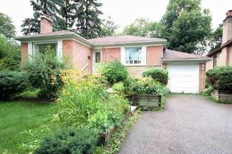 198 Dunview Ave, House detached with 3 bedrooms, 2 bathrooms and 4 parking in Toronto ON | Image 1