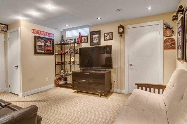 128 Park St E, Townhouse with 3 bedrooms, 4 bathrooms and 3 parking in Mississauga ON | Image 8