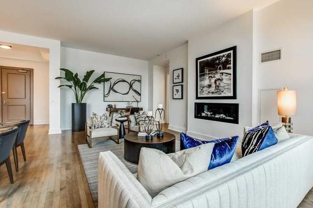 18e - 61 Yorkville Ave, Condo with 3 bedrooms, 3 bathrooms and 1 parking in Toronto ON | Image 3