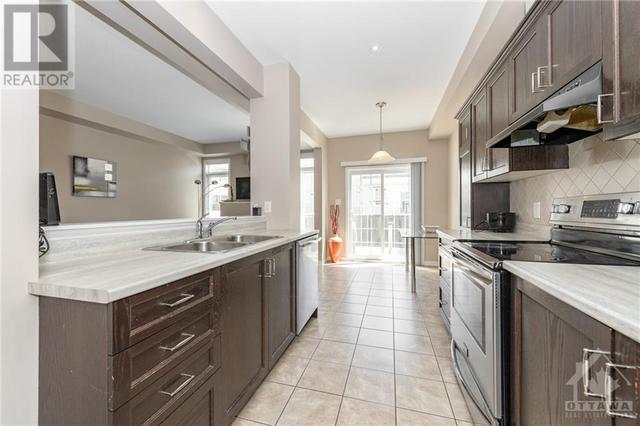 614 Pamplona Private, Townhouse with 3 bedrooms, 4 bathrooms and 2 parking in Ottawa ON | Image 4