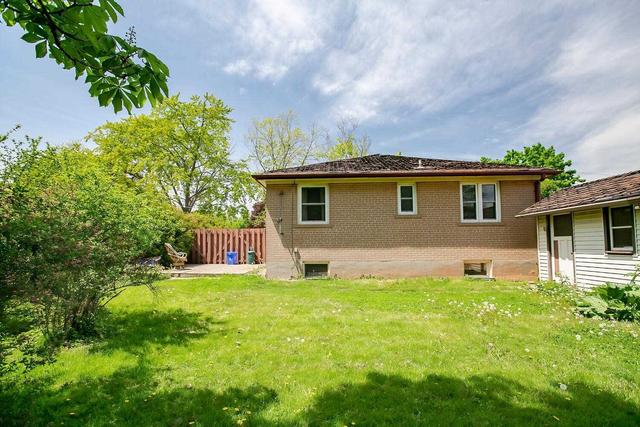 2082 Bridge Rd, House detached with 3 bedrooms, 2 bathrooms and 4 parking in Oakville ON | Image 15