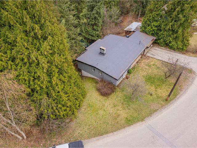 2184 Crestview Crescent, House detached with 5 bedrooms, 3 bathrooms and 4 parking in Castlegar BC | Image 4