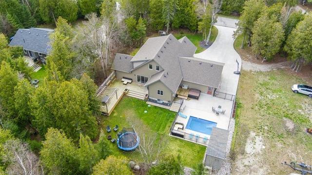 32 Upper Lorne Beach Road, House detached with 4 bedrooms, 2 bathrooms and 5 parking in Kincardine ON | Image 9