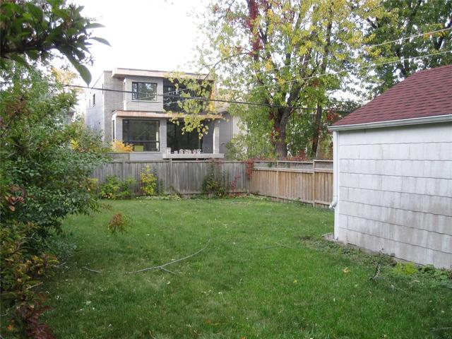 658 Bedford Park Ave, House detached with 2 bedrooms, 2 bathrooms and 5 parking in Toronto ON | Image 2