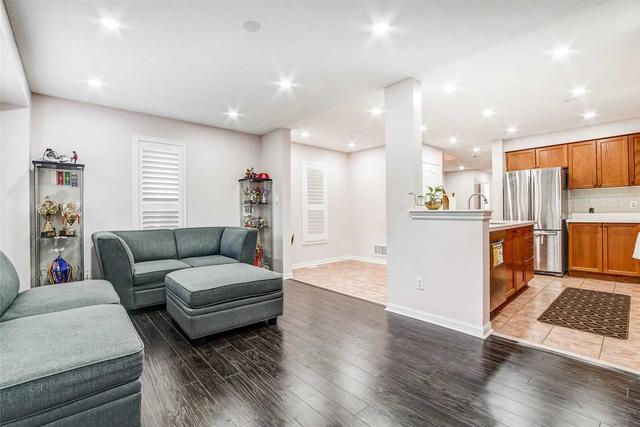 70 Cadillac Cres, House semidetached with 4 bedrooms, 4 bathrooms and 4 parking in Brampton ON | Image 9