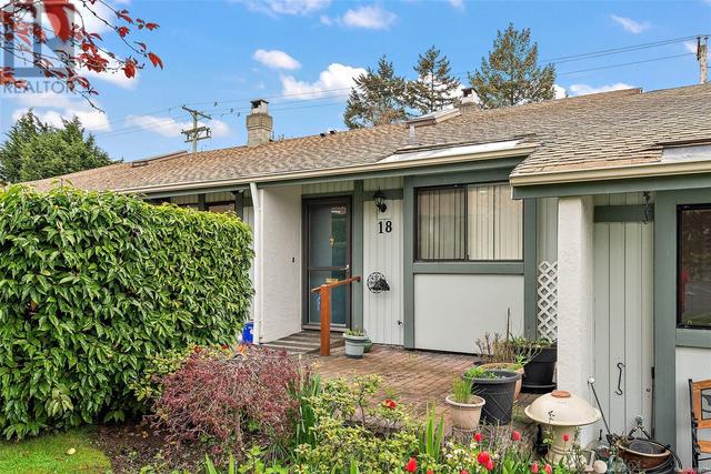 18 - 4140 Interurban Rd, House attached with 2 bedrooms, 2 bathrooms and 2 parking in Saanich BC | Image 1