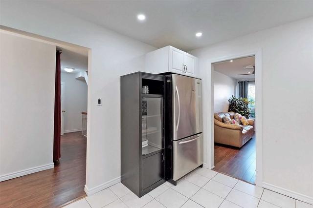 03 - 1580 Lancaster Dr, Condo with 3 bedrooms, 4 bathrooms and 2 parking in Oakville ON | Image 9