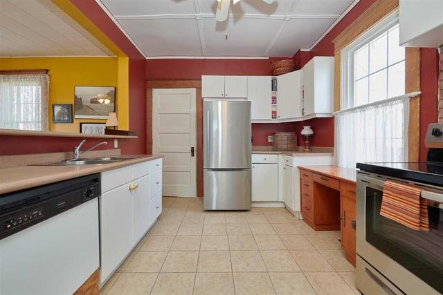 274 John St, House detached with 3 bedrooms, 2 bathrooms and 2 parking in Clearview ON | Image 2