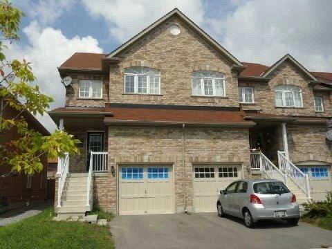115 Amulet Cres, House attached with 3 bedrooms, 3 bathrooms and 2 parking in Richmond Hill ON | Image 1