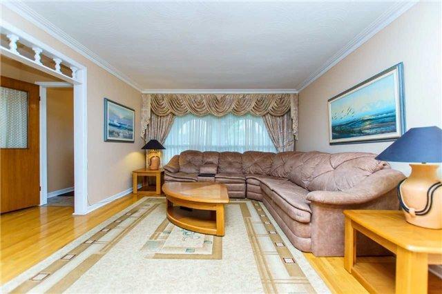 15 Byworth Blvd, House detached with 3 bedrooms, 2 bathrooms and 4 parking in Toronto ON | Image 4