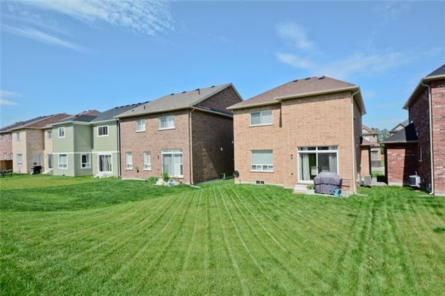 2528 Secreto Dr, House detached with 3 bedrooms, 3 bathrooms and 2 parking in Oshawa ON | Image 19