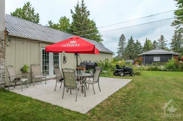7548 County Rd 21 Road, House detached with 2 bedrooms, 1 bathrooms and 4 parking in Augusta ON | Image 28