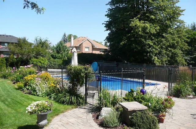 43 Lyndhurst Cres, House detached with 4 bedrooms, 4 bathrooms and 6 parking in Whitby ON | Image 32