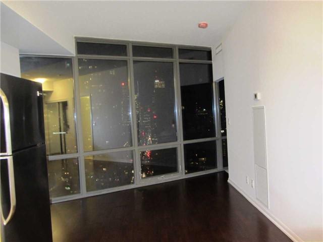 2909 - 832 Bay St, Condo with 1 bedrooms, 1 bathrooms and null parking in Toronto ON | Image 3