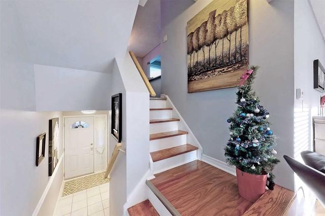 52 Eden Park Dr, Townhouse with 3 bedrooms, 2 bathrooms and 2 parking in Brampton ON | Image 6