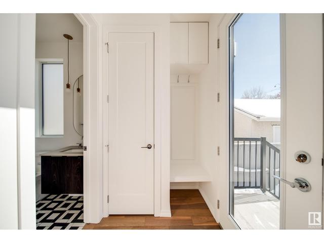 8551 81 Av Nw, House semidetached with 4 bedrooms, 3 bathrooms and null parking in Edmonton AB | Image 15