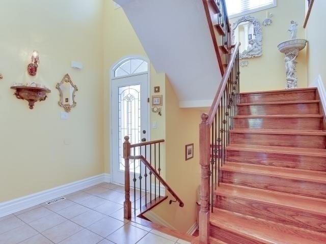 84 Ridgeway Crt, House detached with 3 bedrooms, 4 bathrooms and 6 parking in Vaughan ON | Image 3