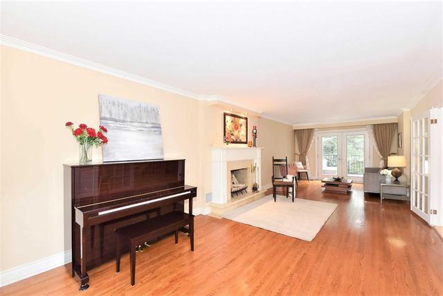 91 Comay Rd, House detached with 4 bedrooms, 4 bathrooms and 5 parking in Toronto ON | Image 3