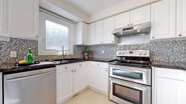 45 Nightstar Dr, House detached with 3 bedrooms, 4 bathrooms and 6 parking in Richmond Hill ON | Image 2