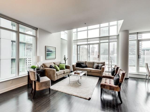 uph16 - 21 Nelson St, Condo with 2 bedrooms, 3 bathrooms and 1 parking in Toronto ON | Image 13