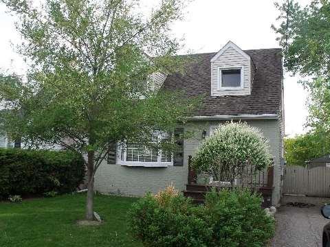 34 Earl St, House detached with 2 bedrooms, 2 bathrooms and 5 parking in Mississauga ON | Image 1