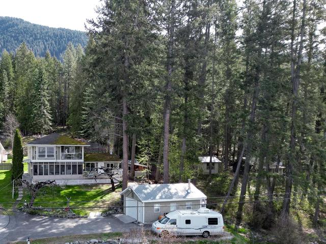 11110 Highway 3a, House detached with 3 bedrooms, 2 bathrooms and null parking in Central Kootenay A BC | Image 3