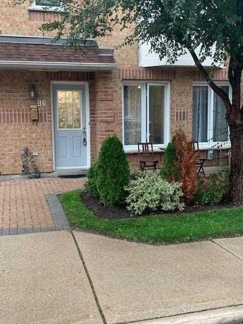 96 - 151 Townsgate Dr, Townhouse with 3 bedrooms, 3 bathrooms and 1 parking in Vaughan ON | Image 1