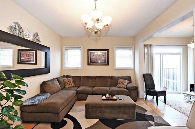 132 Holmes Cres, House attached with 3 bedrooms, 3 bathrooms and 3 parking in Milton ON | Image 11
