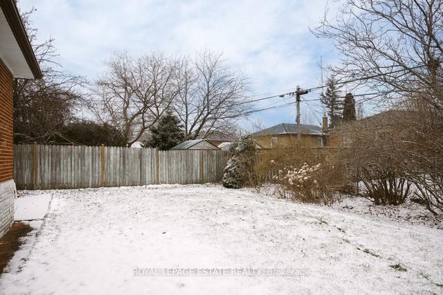 66 Wantanopa Cres, House detached with 3 bedrooms, 1 bathrooms and 3 parking in Toronto ON | Image 25