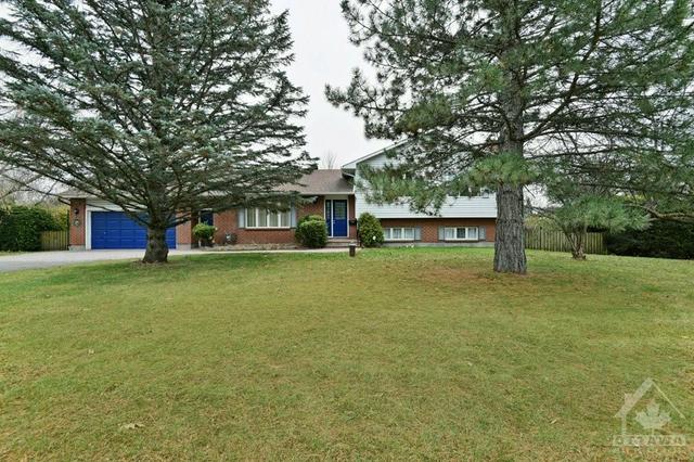 108 Inniskillin Drive, House detached with 3 bedrooms, 3 bathrooms and 6 parking in Ottawa ON | Card Image