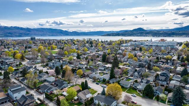 2238 - 2240 Aberdeen Street, House detached with 4 bedrooms, 2 bathrooms and 4 parking in Kelowna BC | Image 35