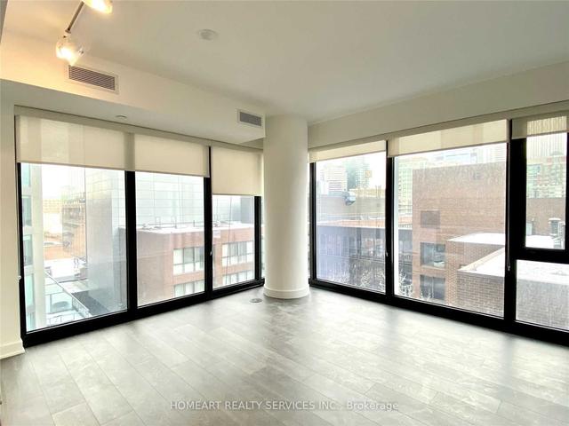 802 - 188 Cumberland St, Condo with 1 bedrooms, 1 bathrooms and 0 parking in Toronto ON | Image 2