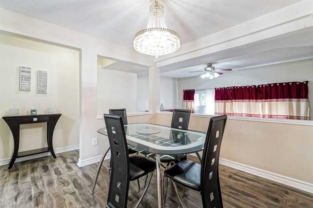 114 Darras Crt, Townhouse with 3 bedrooms, 2 bathrooms and 2 parking in Brampton ON | Image 3