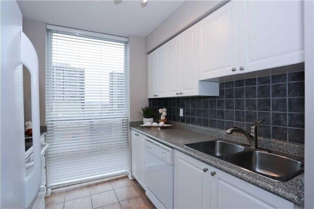 Lph 3 - 7 Michael Power Pl, Condo with 2 bedrooms, 2 bathrooms and 1 parking in Toronto ON | Image 7