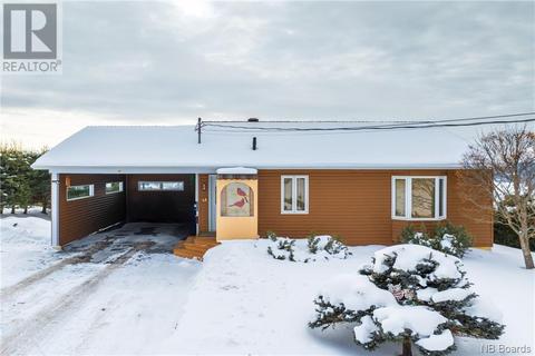 64 Rue Nadeau, House detached with 2 bedrooms, 2 bathrooms and null parking in Edmundston NB | Card Image