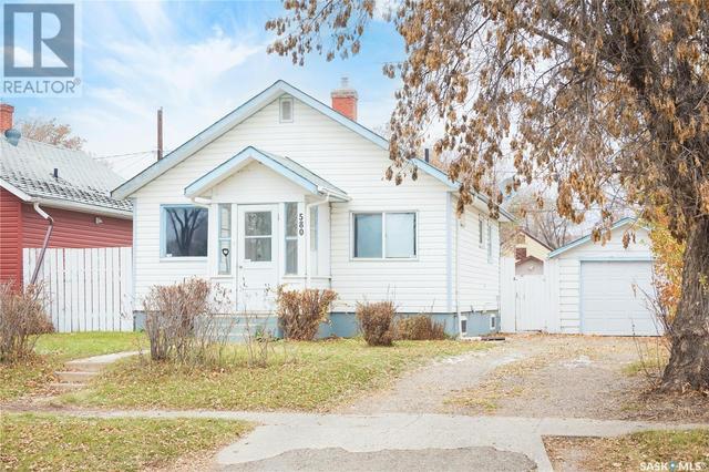 580 11th Street E, House detached with 4 bedrooms, 2 bathrooms and null parking in Prince Albert SK | Image 1