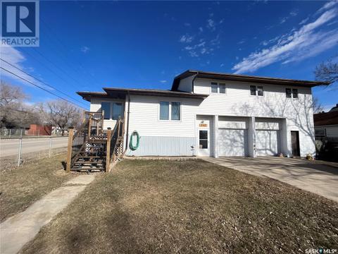 340 K Avenue N, House detached with 5 bedrooms, 3 bathrooms and null parking in Saskatoon SK | Card Image