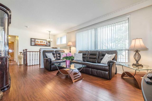 4 Applefield Dr, House detached with 3 bedrooms, 2 bathrooms and 3 parking in Toronto ON | Image 4