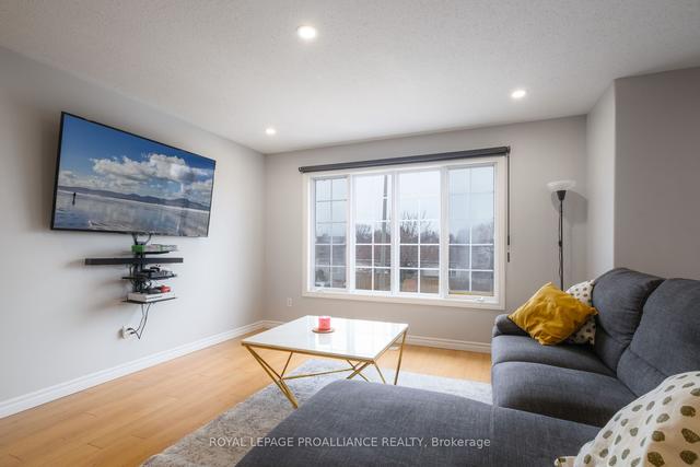 132 Briceland St, House semidetached with 2 bedrooms, 2 bathrooms and 5 parking in Kingston ON | Image 2